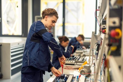 Lehre Elektrotechnik für Anlagen- und Betriebstechnik (w/m/x) bei BMW Group Werk Steyr